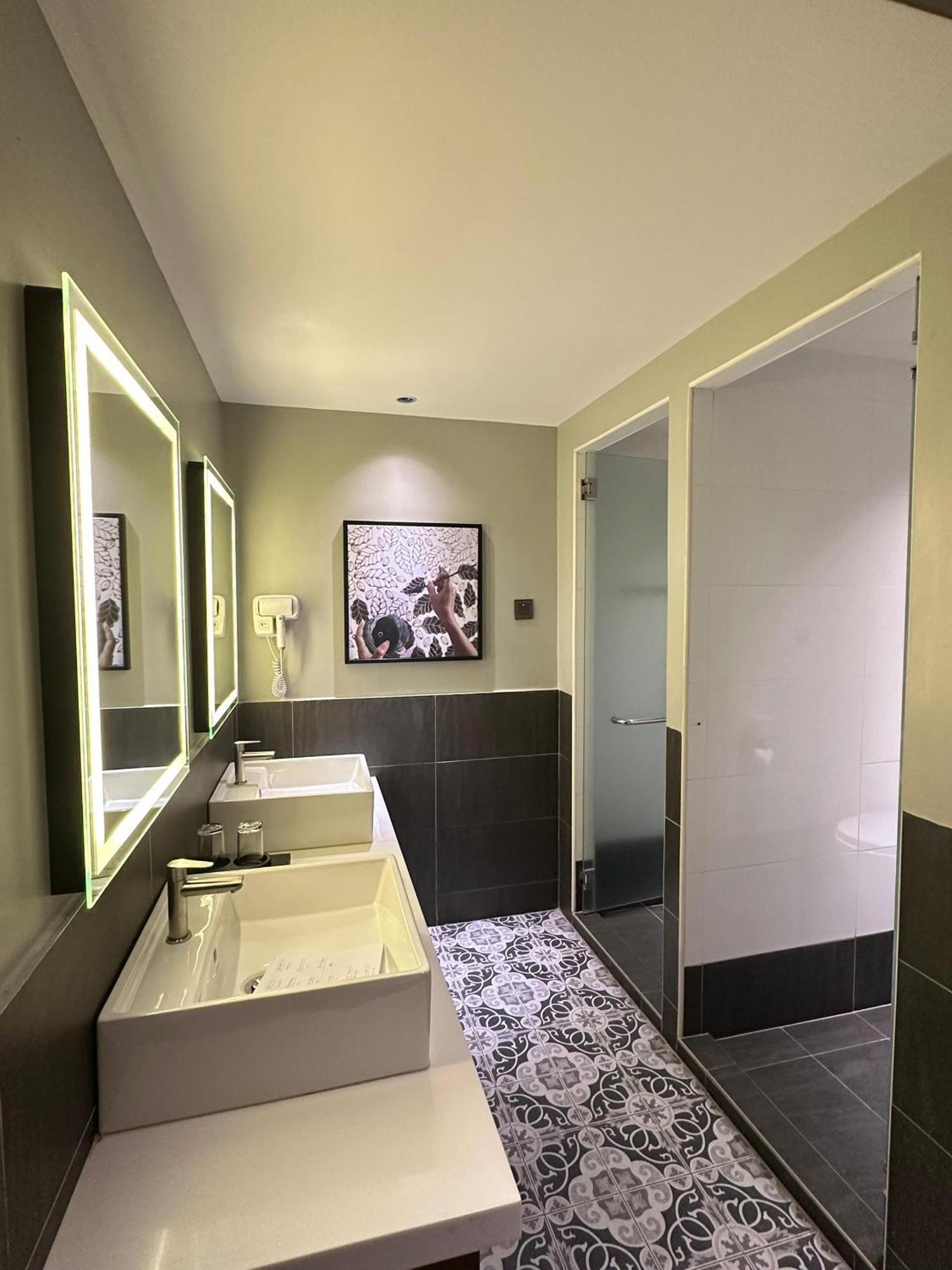 Nb Hotel Johor Bahru Esterno foto