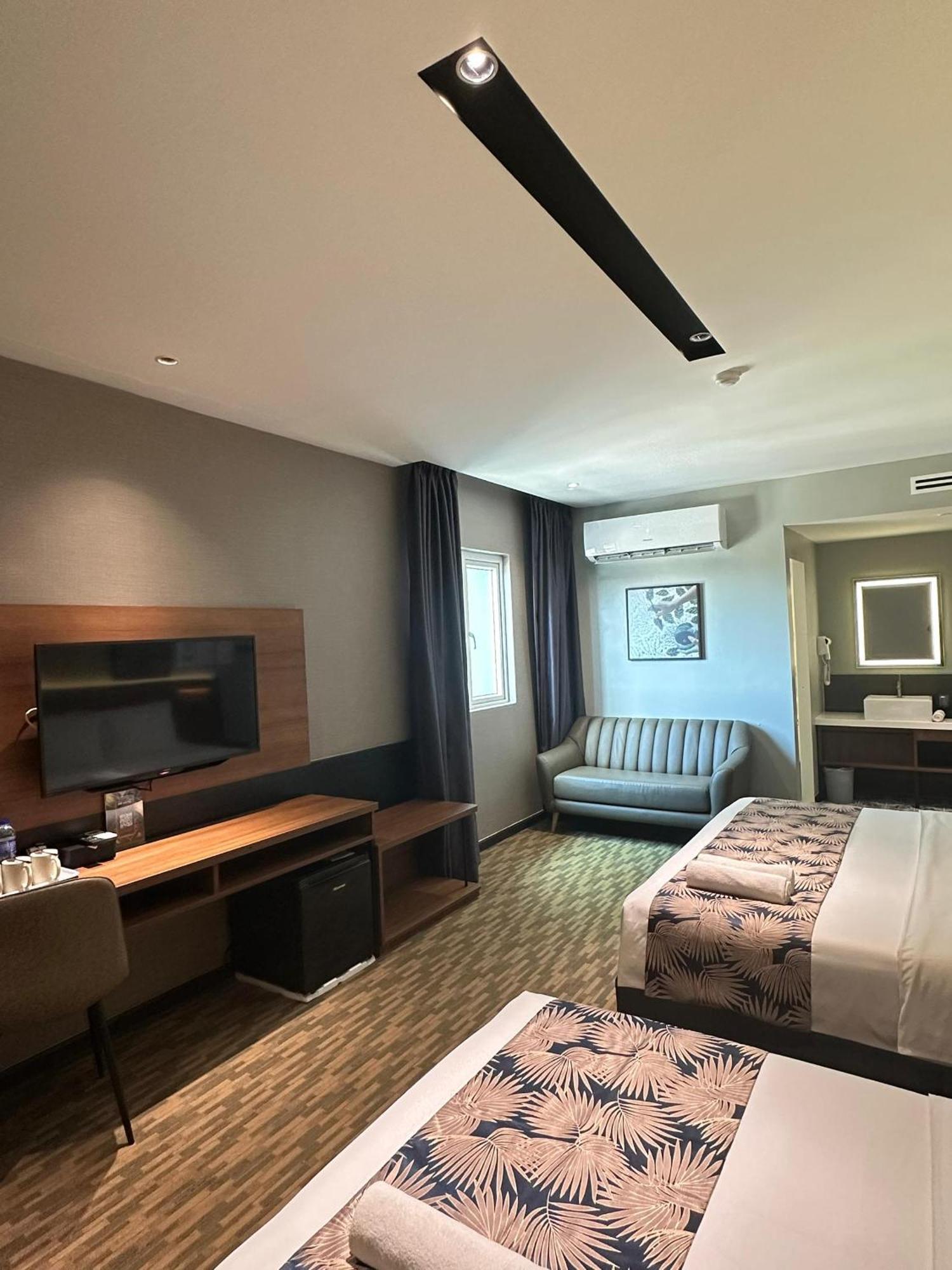 Nb Hotel Johor Bahru Esterno foto