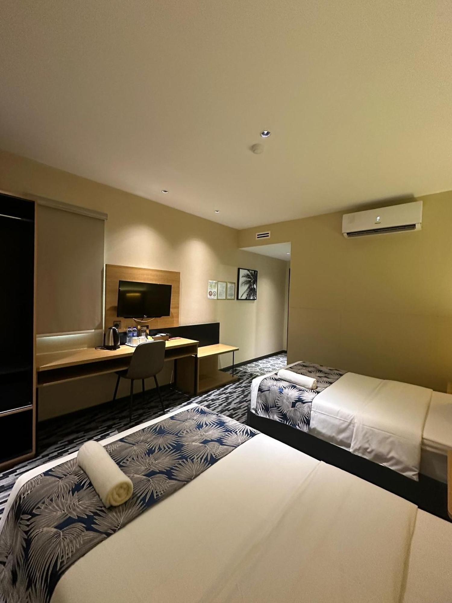 Nb Hotel Johor Bahru Esterno foto