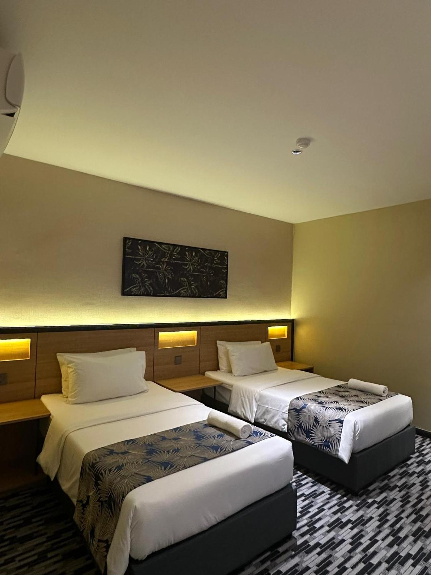 Nb Hotel Johor Bahru Esterno foto