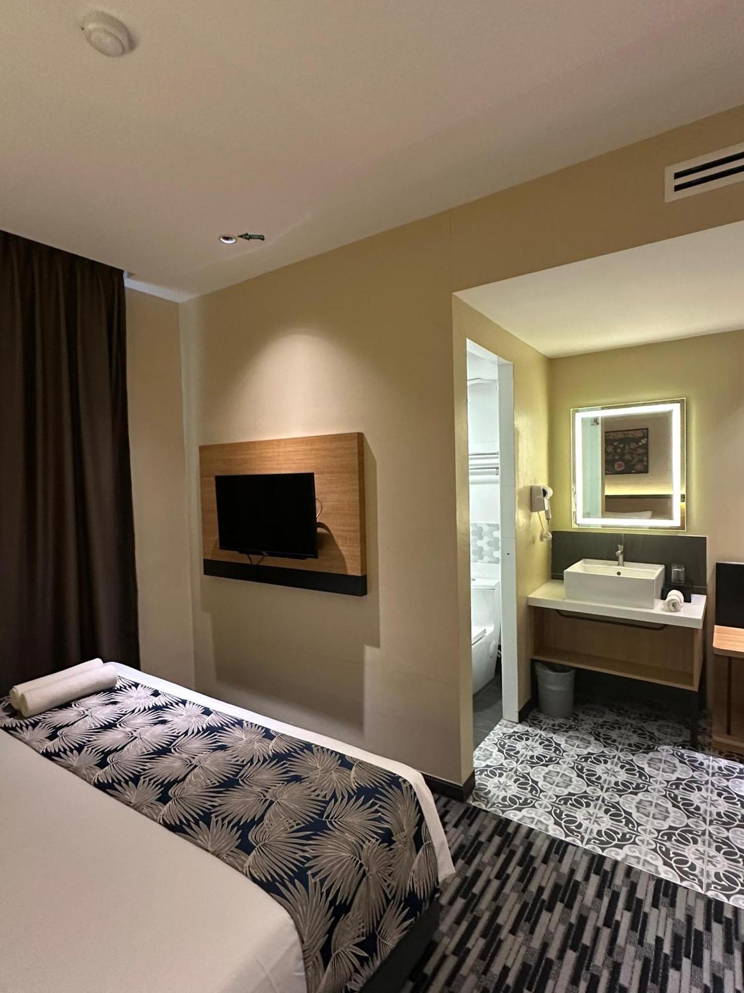 Nb Hotel Johor Bahru Esterno foto