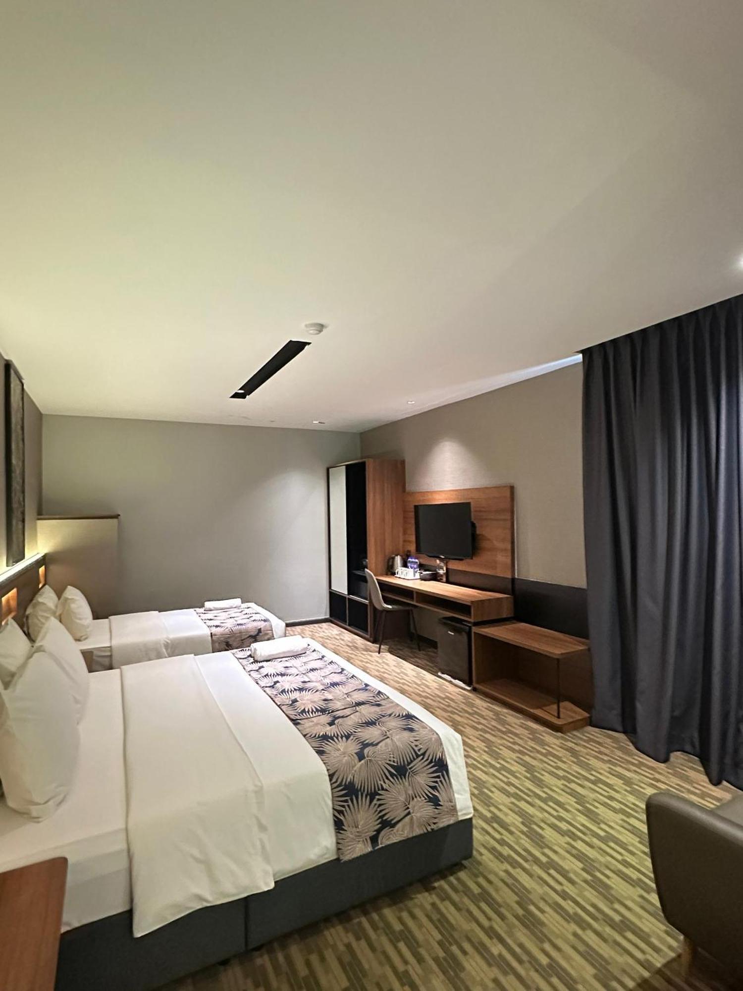 Nb Hotel Johor Bahru Esterno foto