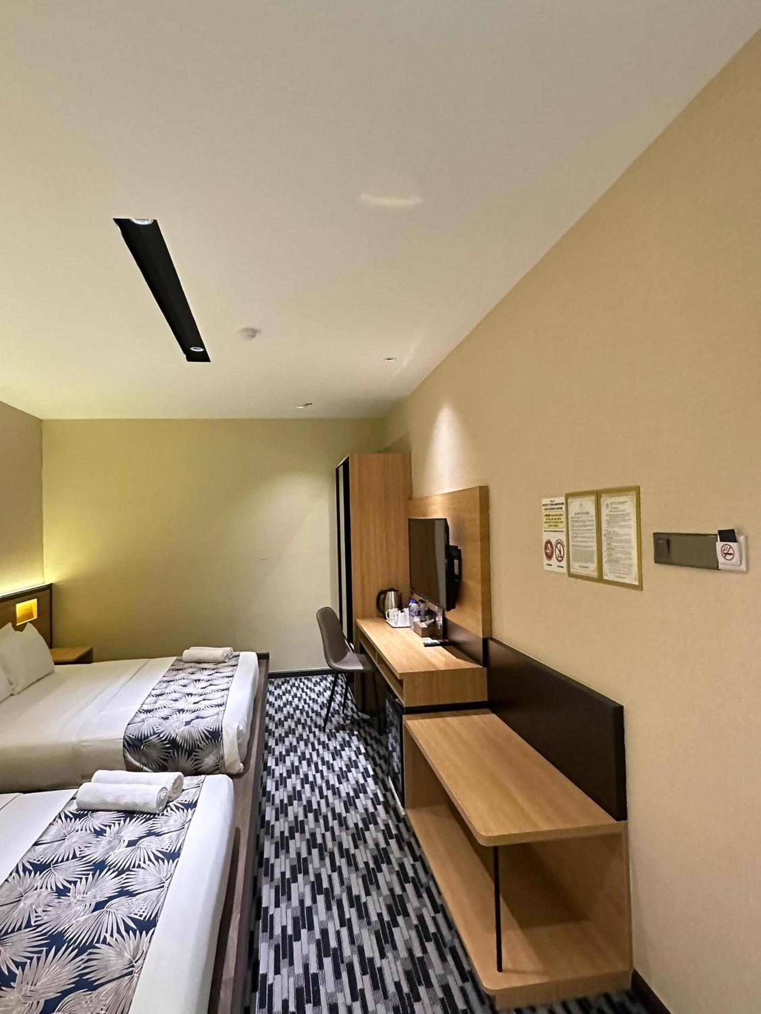 Nb Hotel Johor Bahru Esterno foto